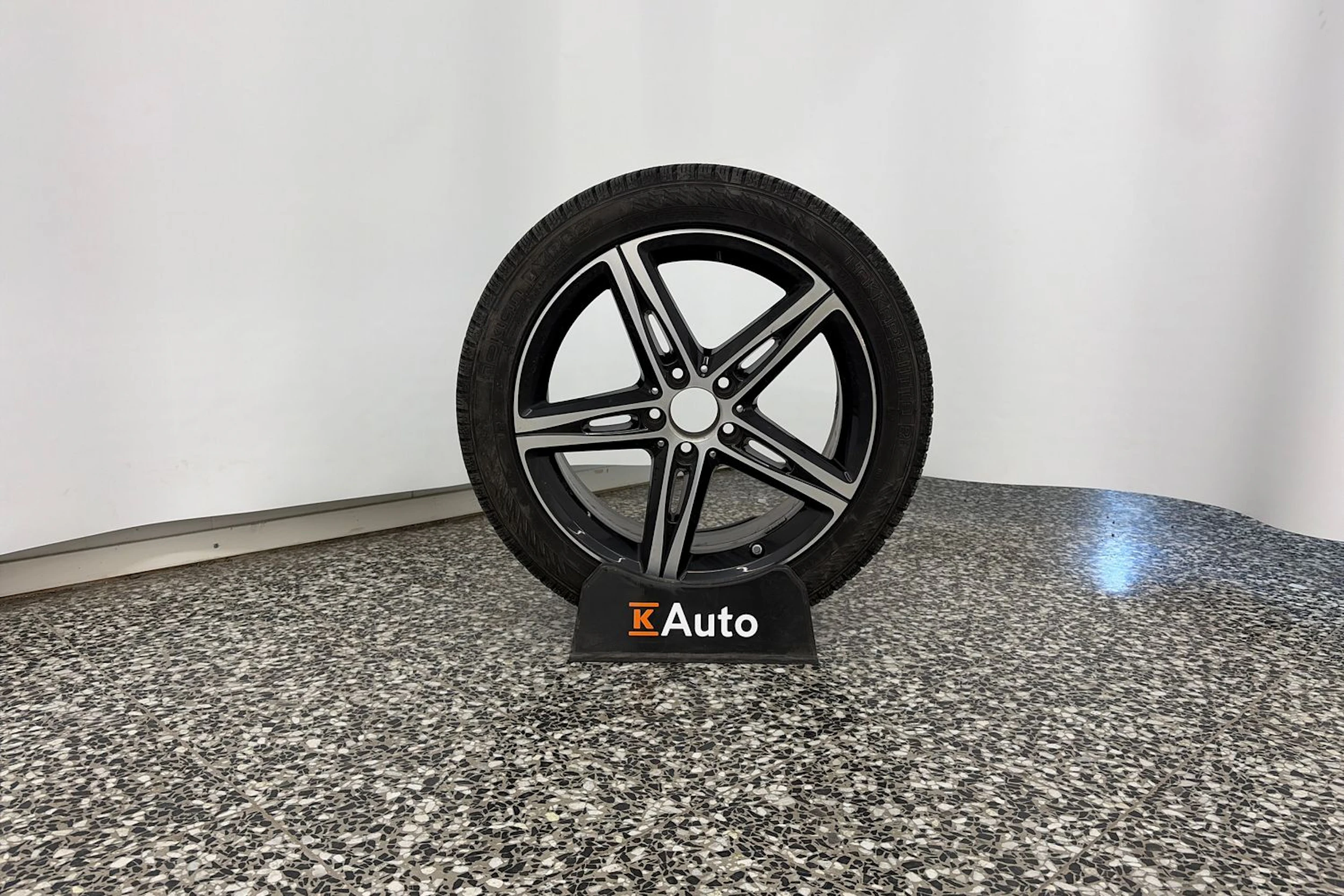 keltainen Mercedes-Benz CLA 2023 kuva 10.