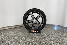 keltainen Mercedes-Benz CLA 2023 kuva 10.