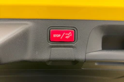 keltainen Mercedes-Benz CLA 2023 kuva 12.