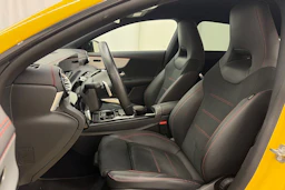 keltainen Mercedes-Benz CLA 2023 kuva 14.