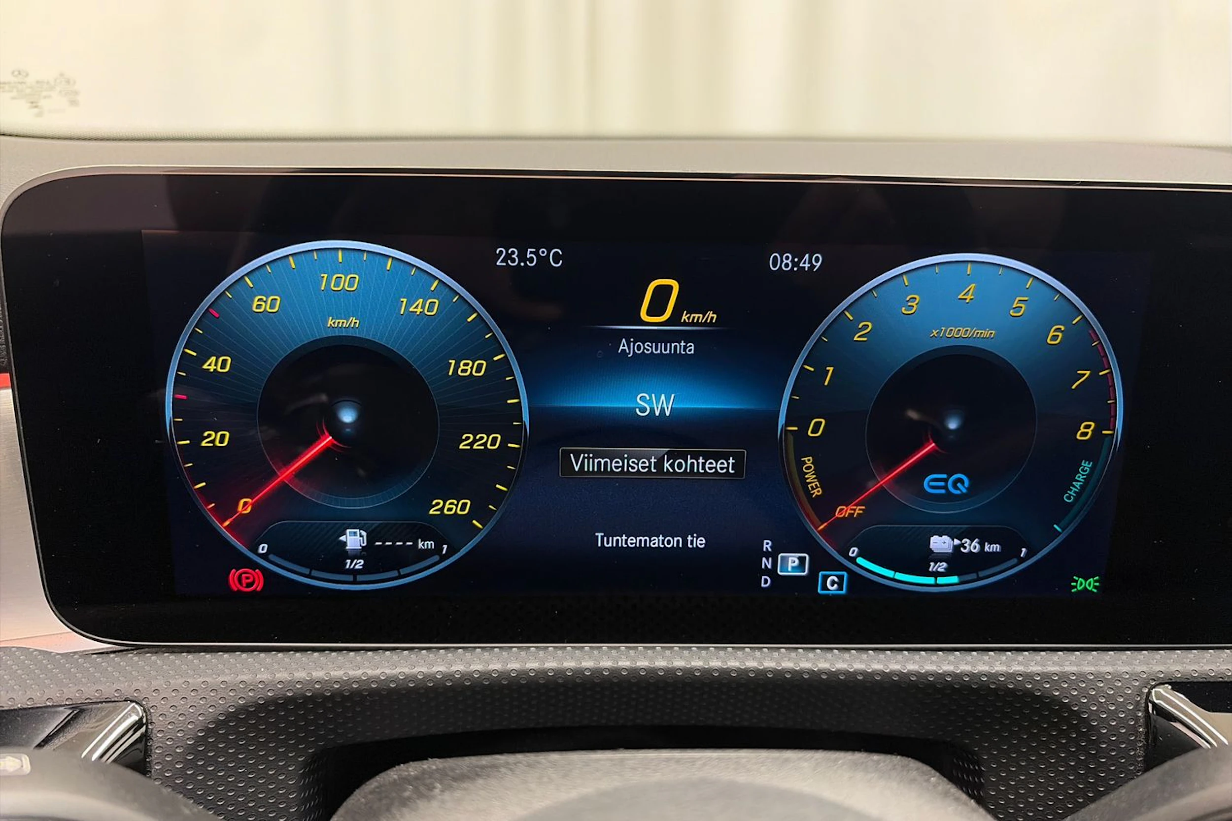 keltainen Mercedes-Benz CLA 2023 kuva 15.