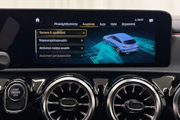 keltainen Mercedes-Benz CLA 2023 kuva 20.