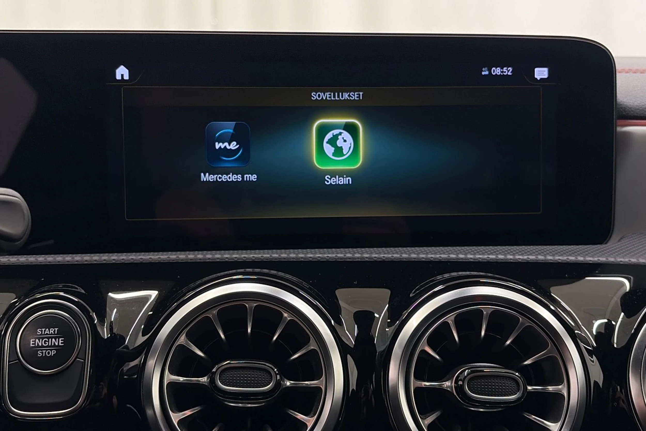 keltainen Mercedes-Benz CLA 2023 kuva 21.
