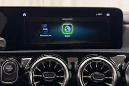 keltainen Mercedes-Benz CLA 2023 kuva 21.