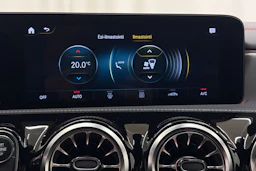 keltainen Mercedes-Benz CLA 2023 kuva 22.