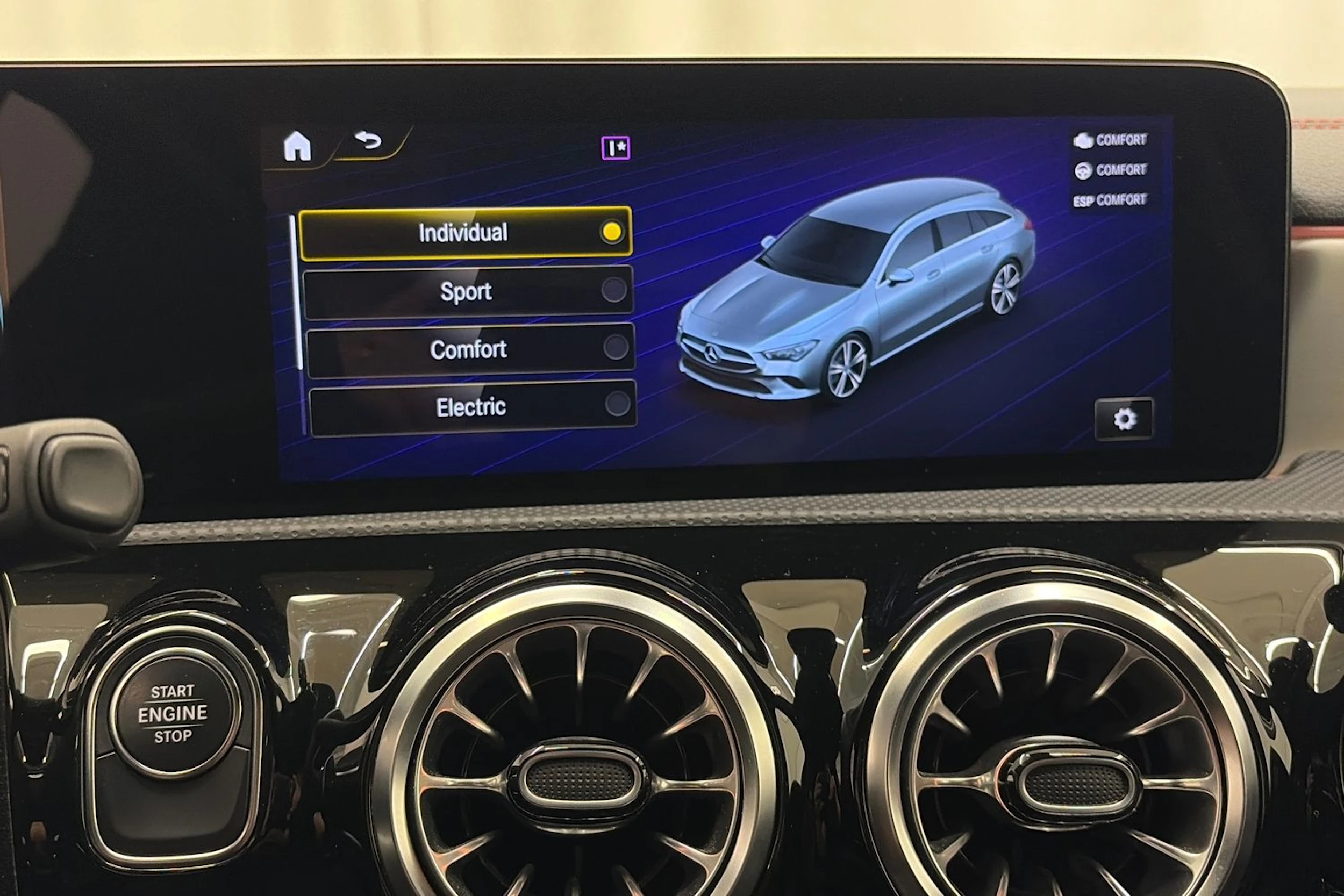 keltainen Mercedes-Benz CLA 2023 kuva 23.