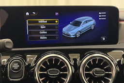keltainen Mercedes-Benz CLA 2023 kuva 23.