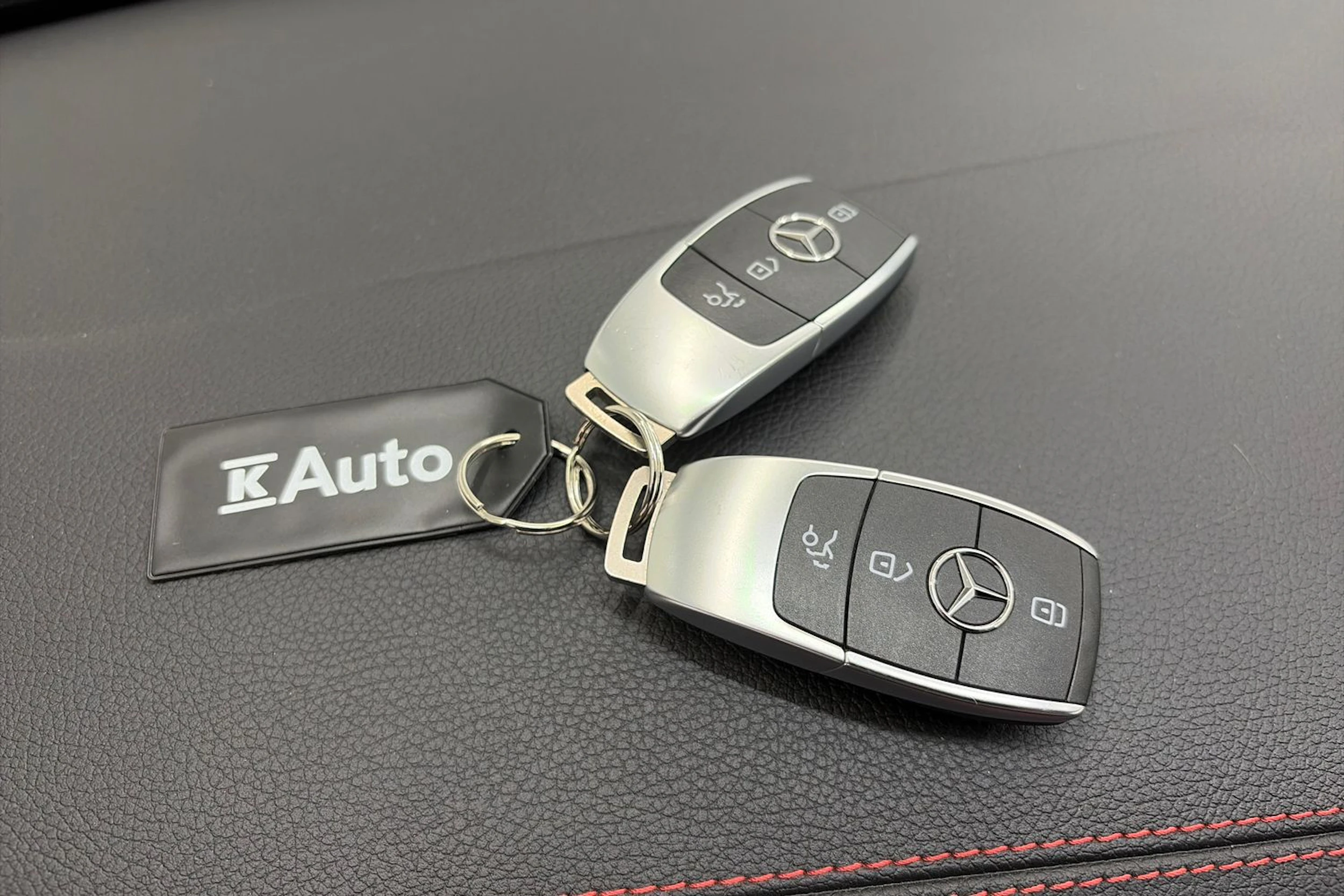 keltainen Mercedes-Benz CLA 2023 kuva 24.