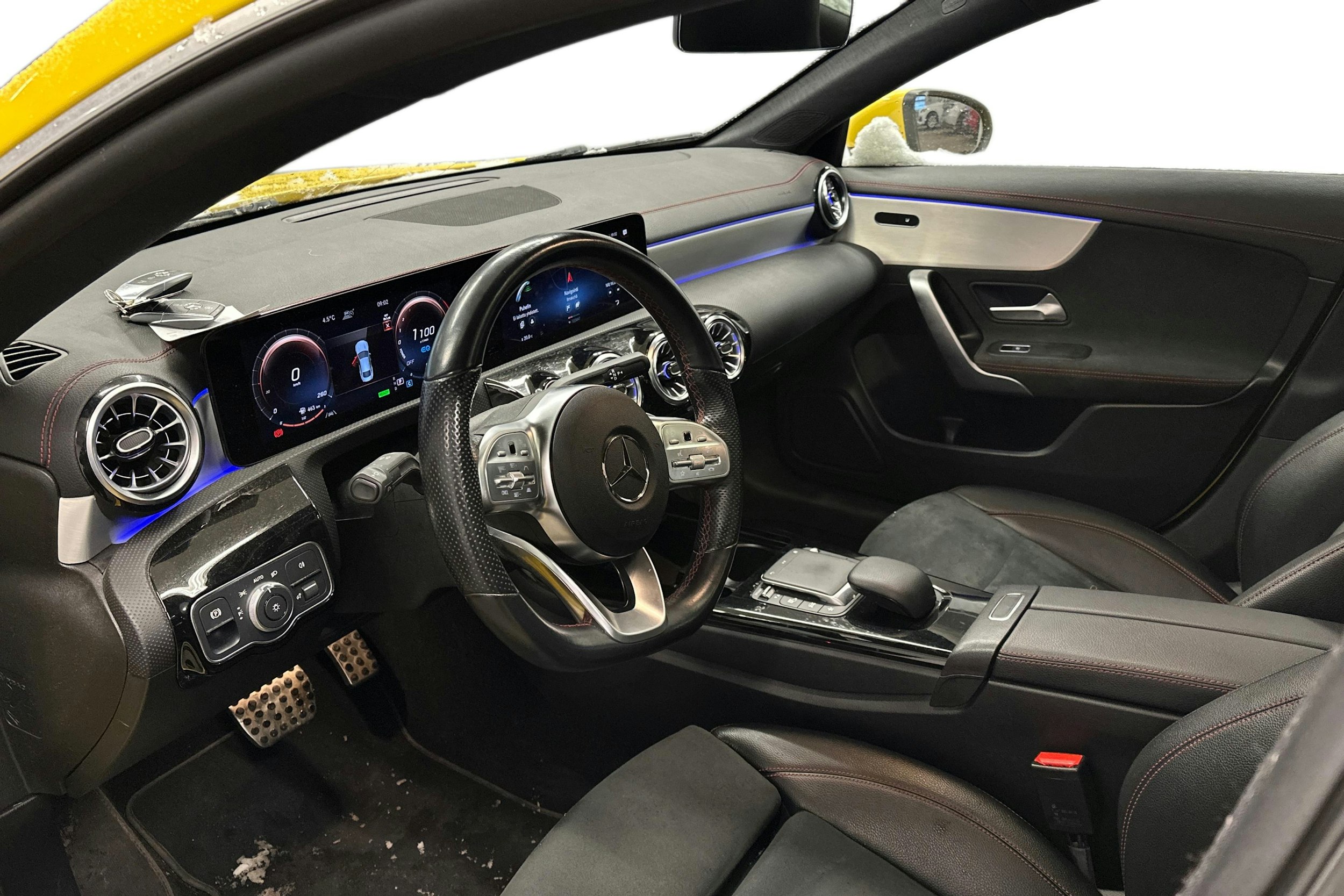 keltainen Mercedes-Benz CLA 2023 kuva 3.