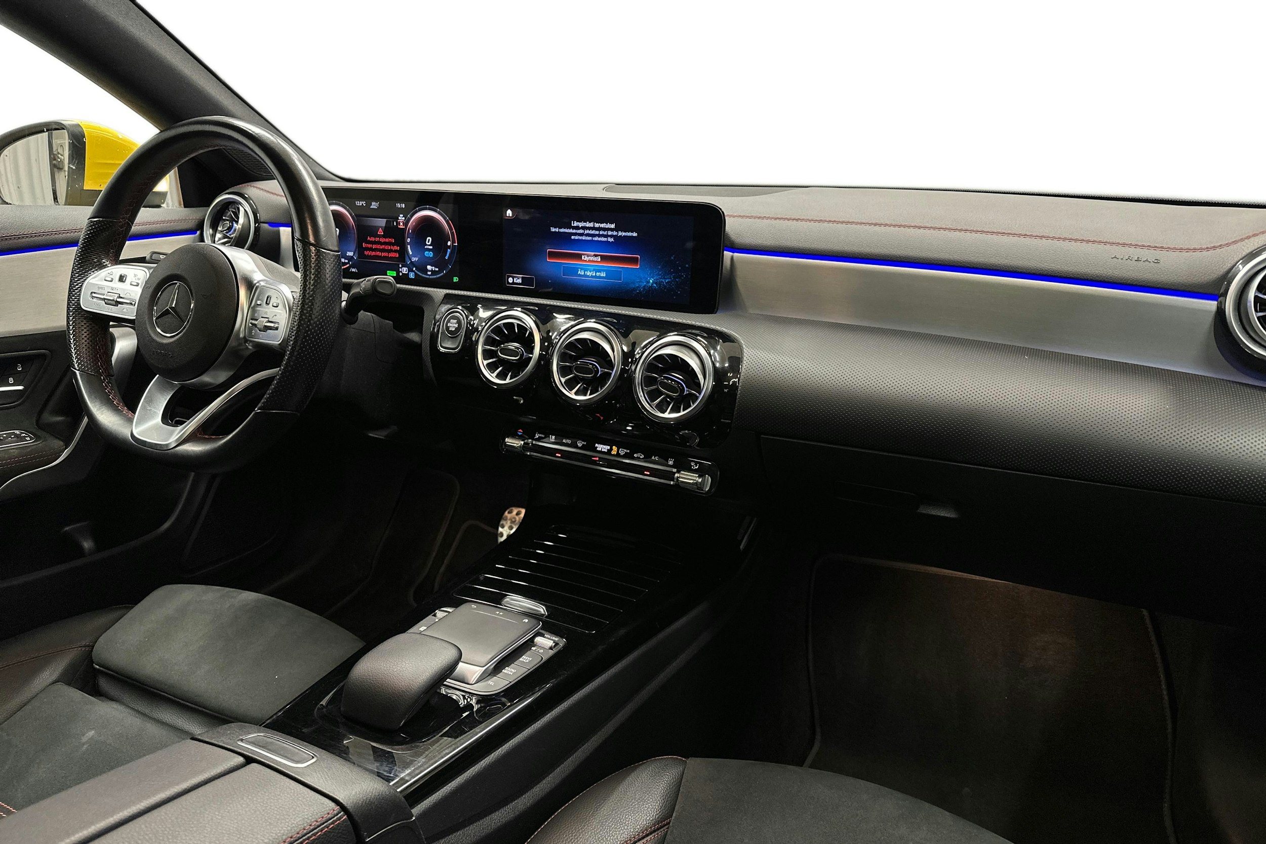 keltainen Mercedes-Benz CLA 2023 kuva 9.