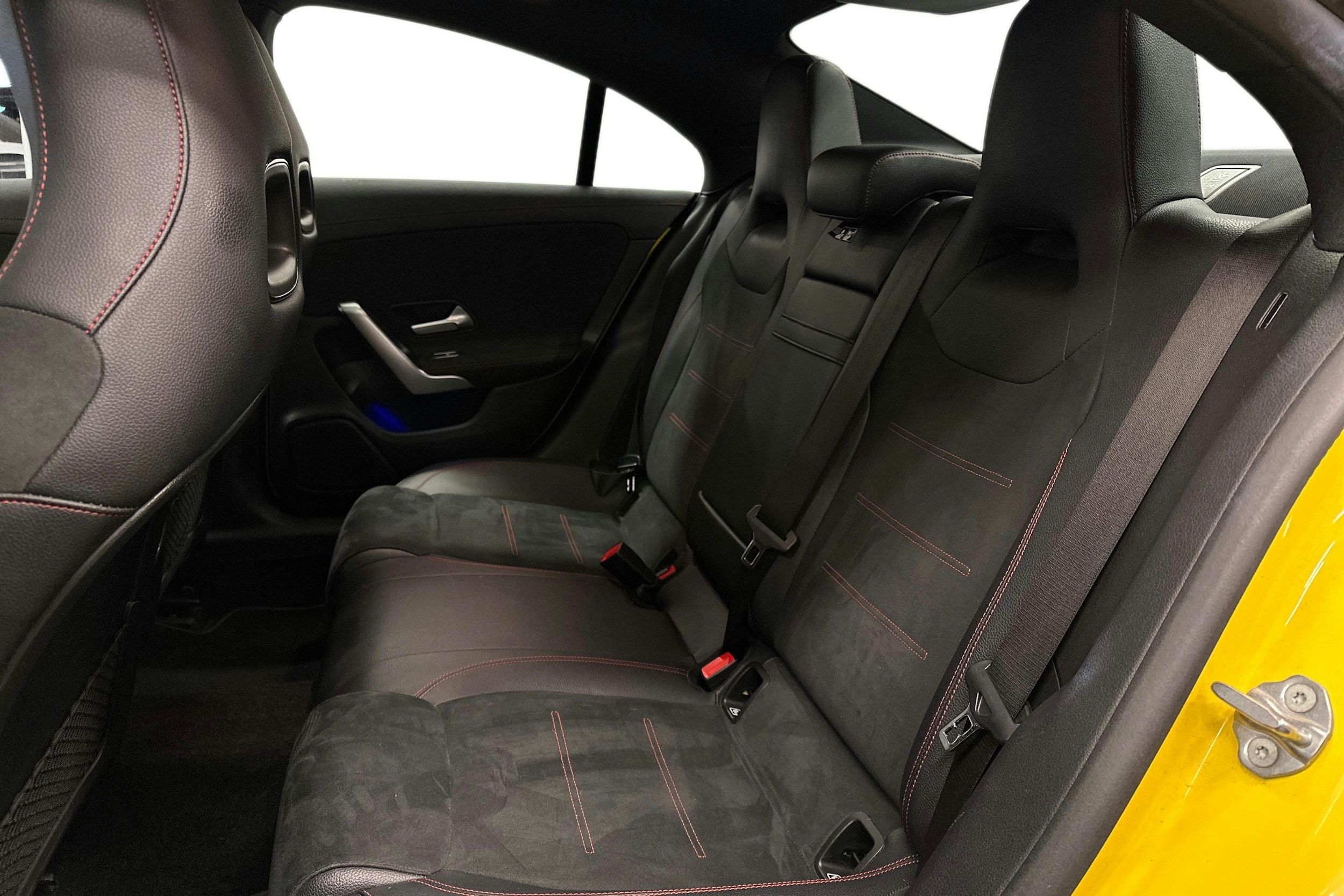 keltainen Mercedes-Benz CLA 2023 kuva 10.