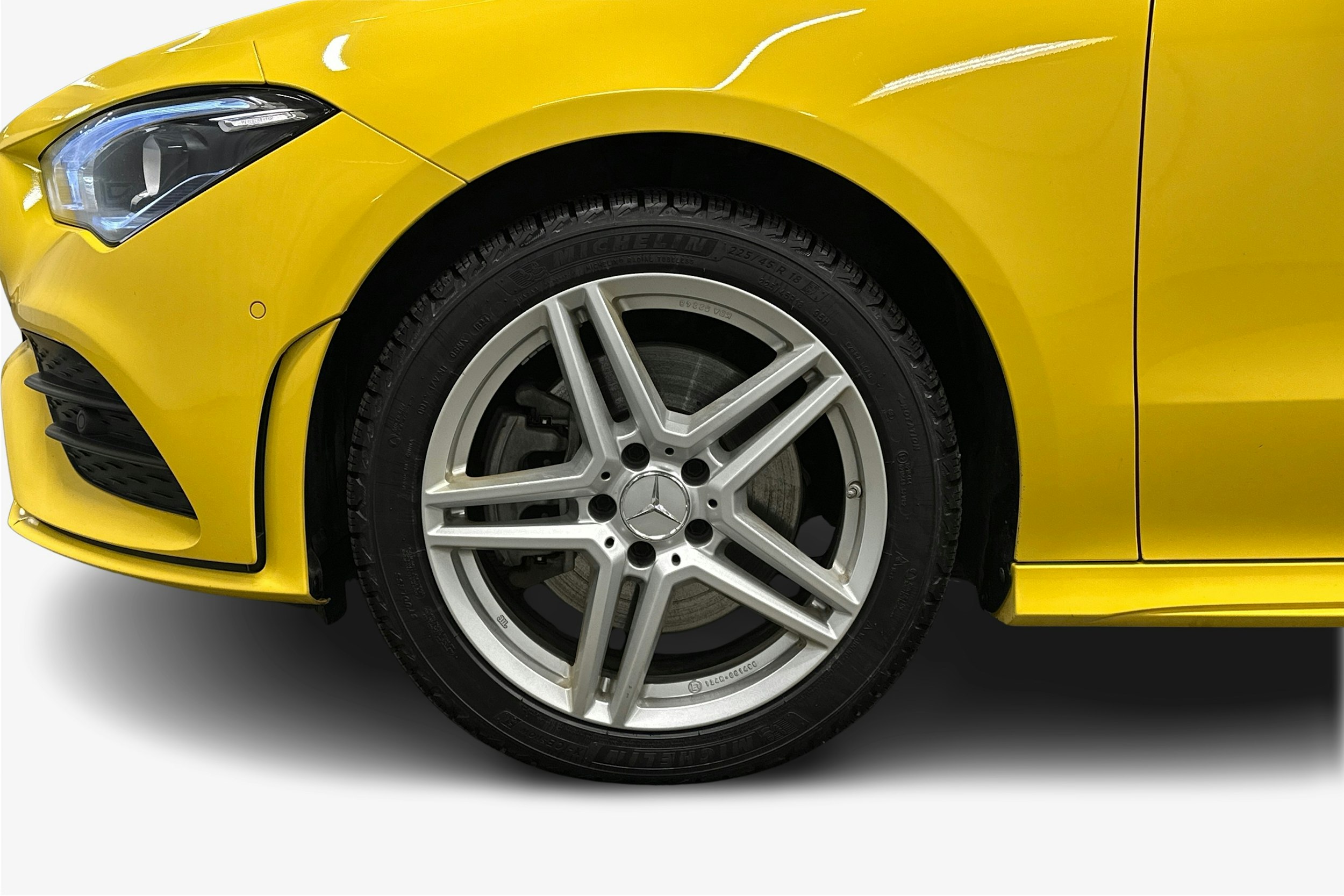 keltainen Mercedes-Benz CLA 2023 kuva 11.
