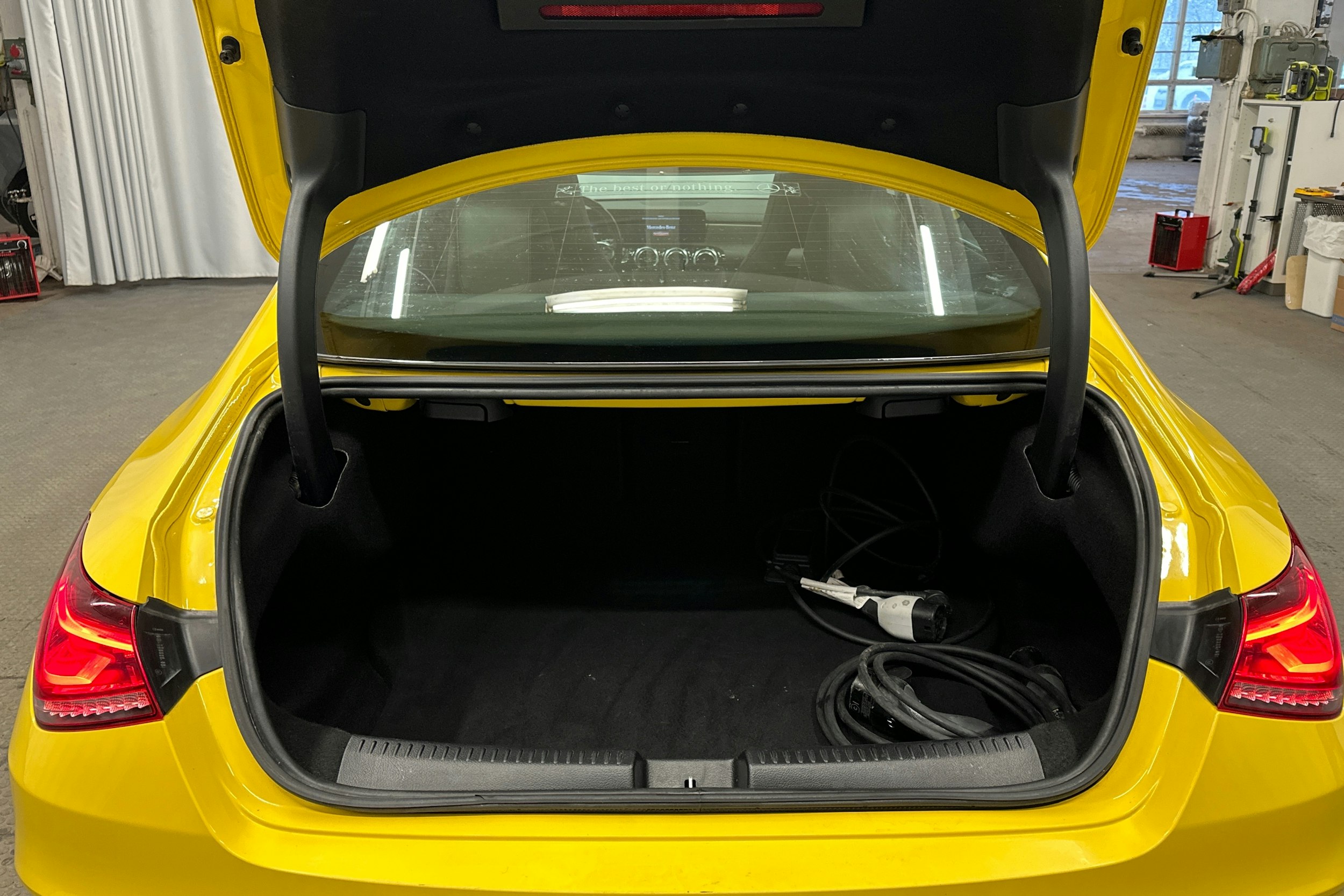 keltainen Mercedes-Benz CLA 2023 kuva 14.