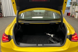 keltainen Mercedes-Benz CLA 2023 kuva 14.