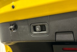 keltainen Mercedes-Benz CLA 2023 kuva 15.