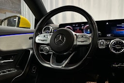 keltainen Mercedes-Benz CLA 2023 kuva 17.