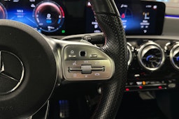 keltainen Mercedes-Benz CLA 2023 kuva 19.