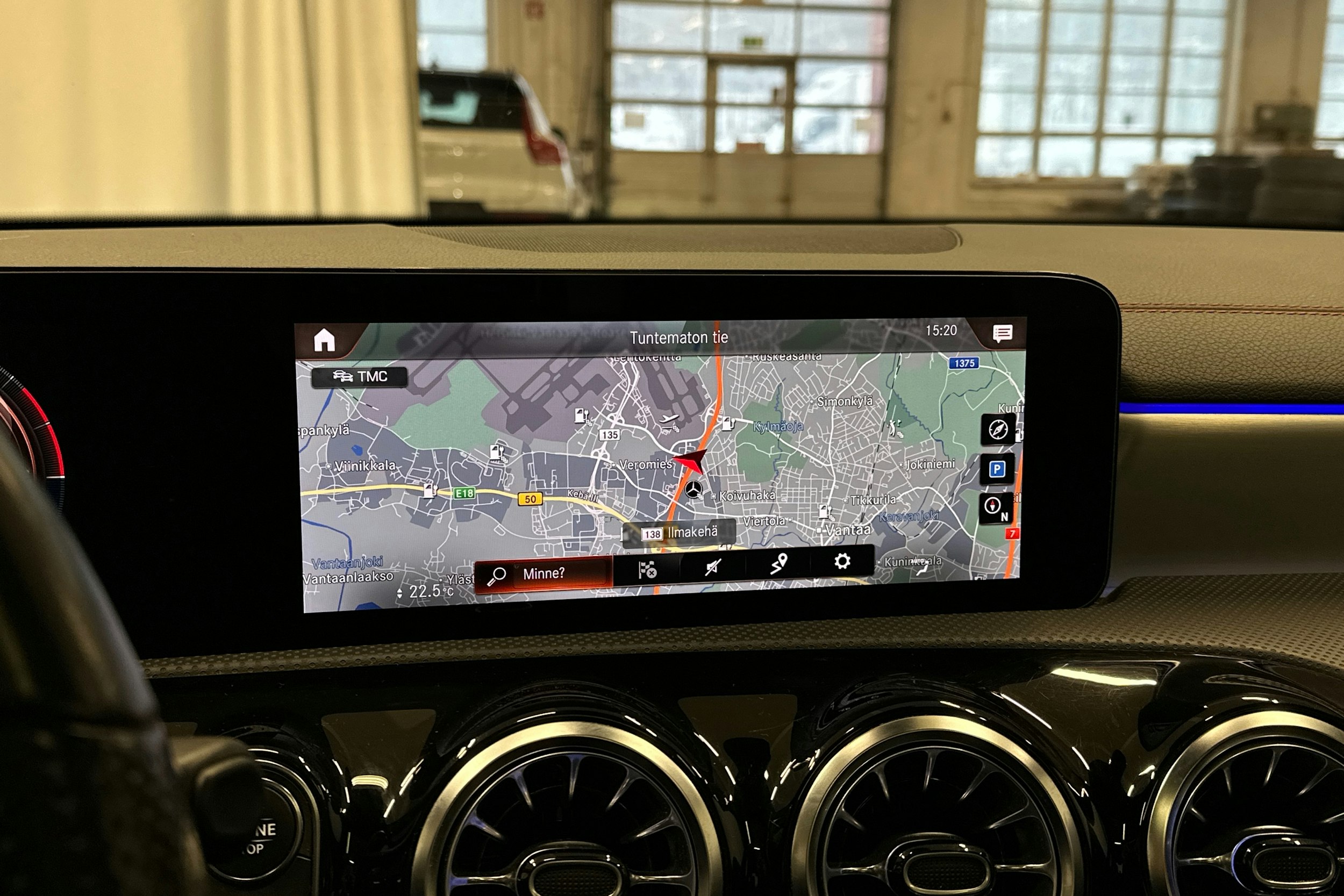 keltainen Mercedes-Benz CLA 2023 kuva 21.