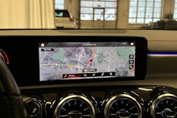 keltainen Mercedes-Benz CLA 2023 kuva 21.