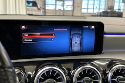 keltainen Mercedes-Benz CLA 2023 kuva 23.