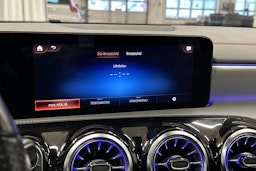 keltainen Mercedes-Benz CLA 2023 kuva 27.