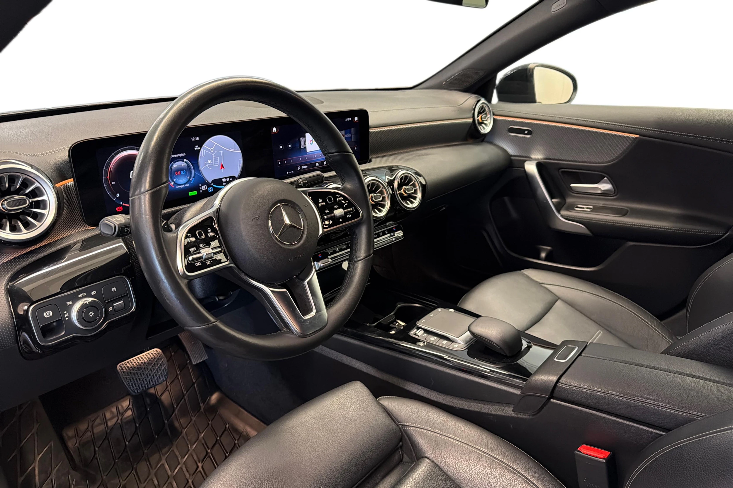 musta Mercedes-Benz CLA 2023 kuva 6.
