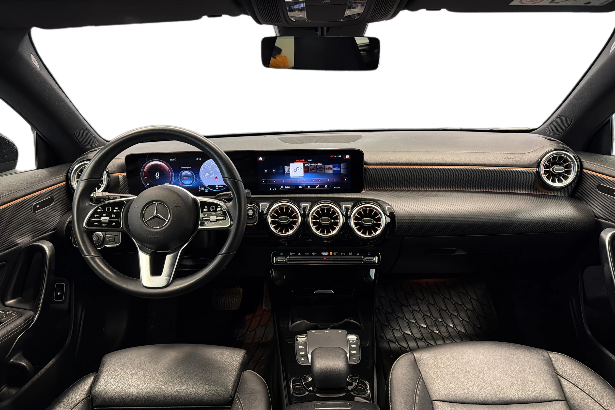 musta Mercedes-Benz CLA 2023 kuva 7.