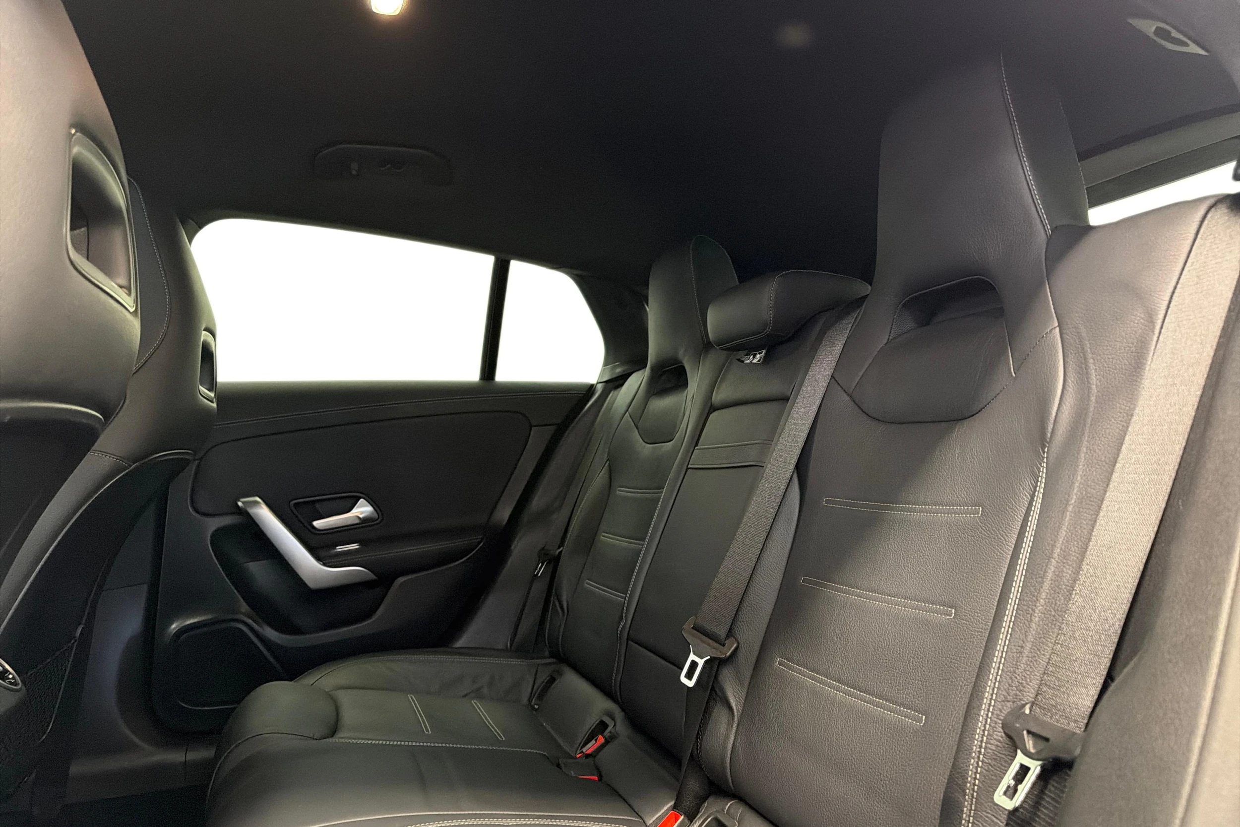musta Mercedes-Benz CLA 2023 kuva 8.