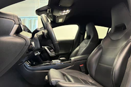 musta Mercedes-Benz CLA 2023 kuva 13.