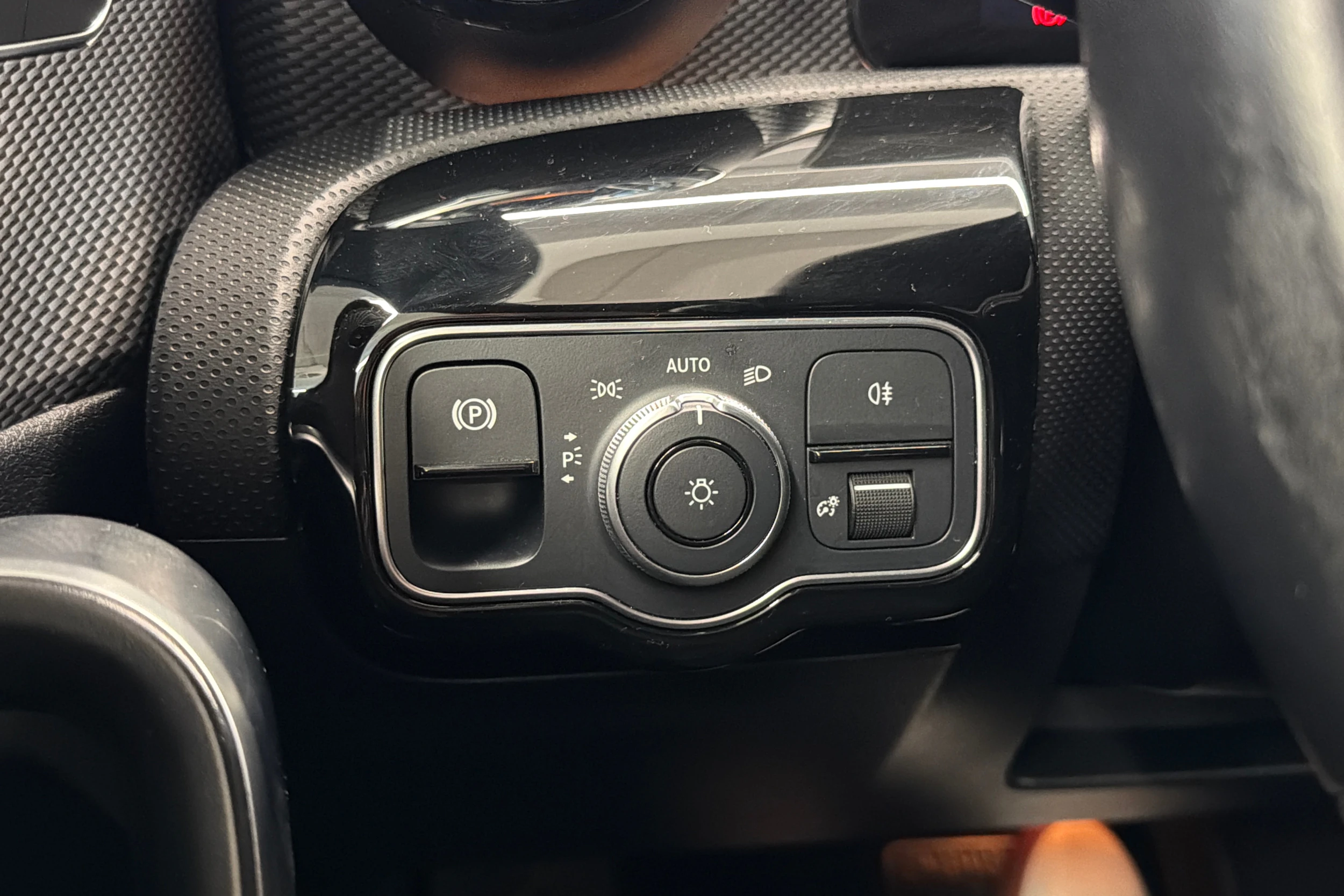 musta Mercedes-Benz CLA 2023 kuva 18.