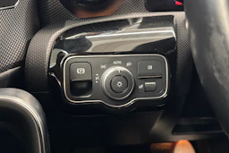 musta Mercedes-Benz CLA 2023 kuva 18.