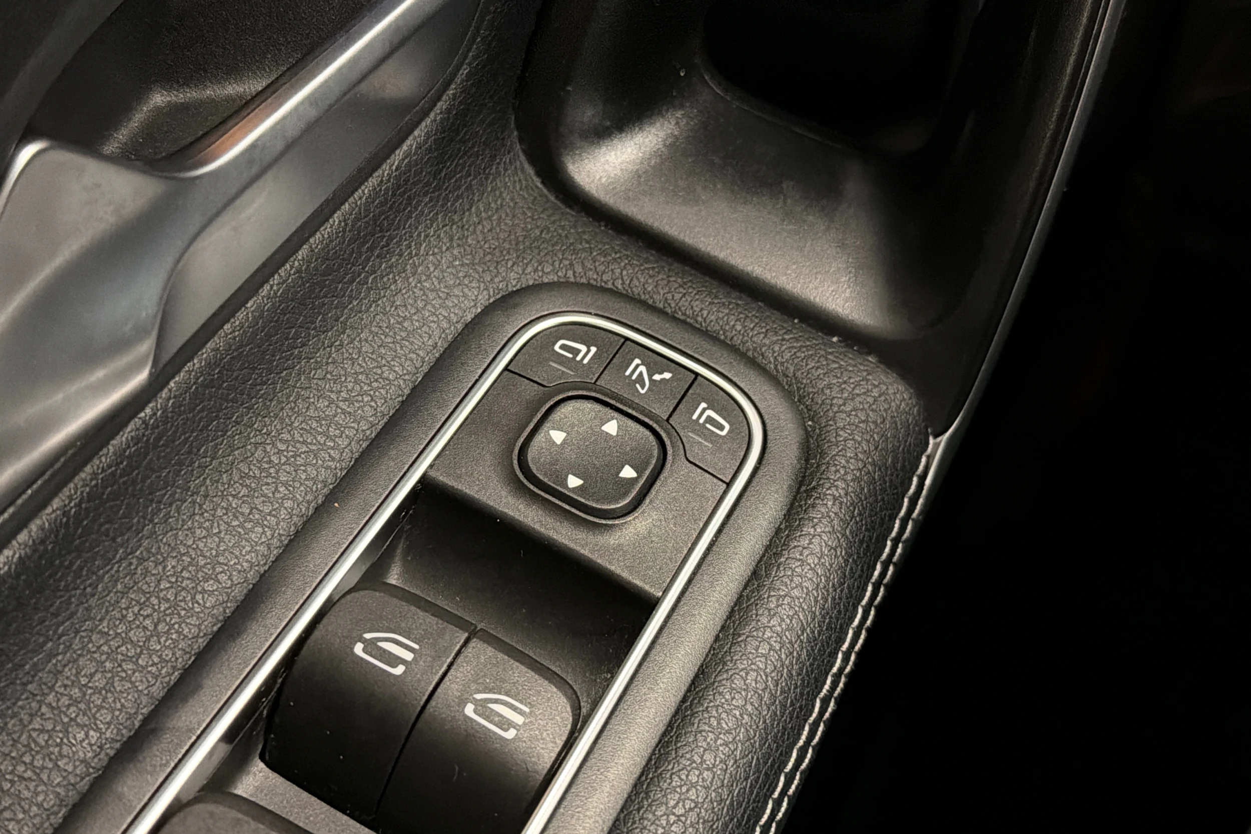 musta Mercedes-Benz CLA 2023 kuva 19.