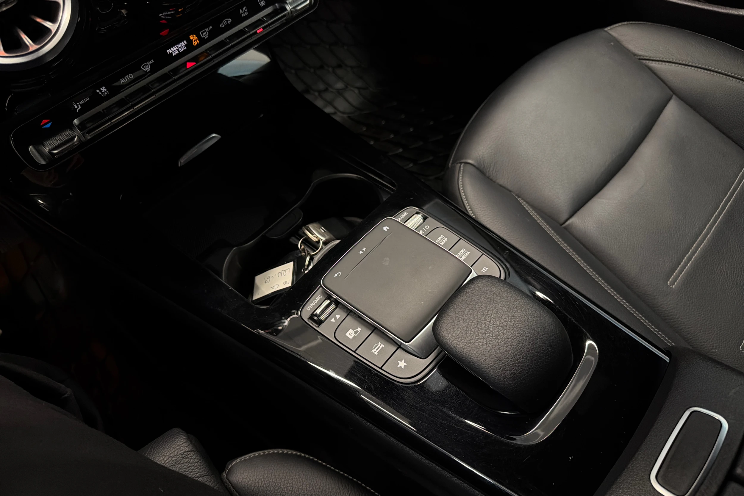 musta Mercedes-Benz CLA 2023 kuva 20.