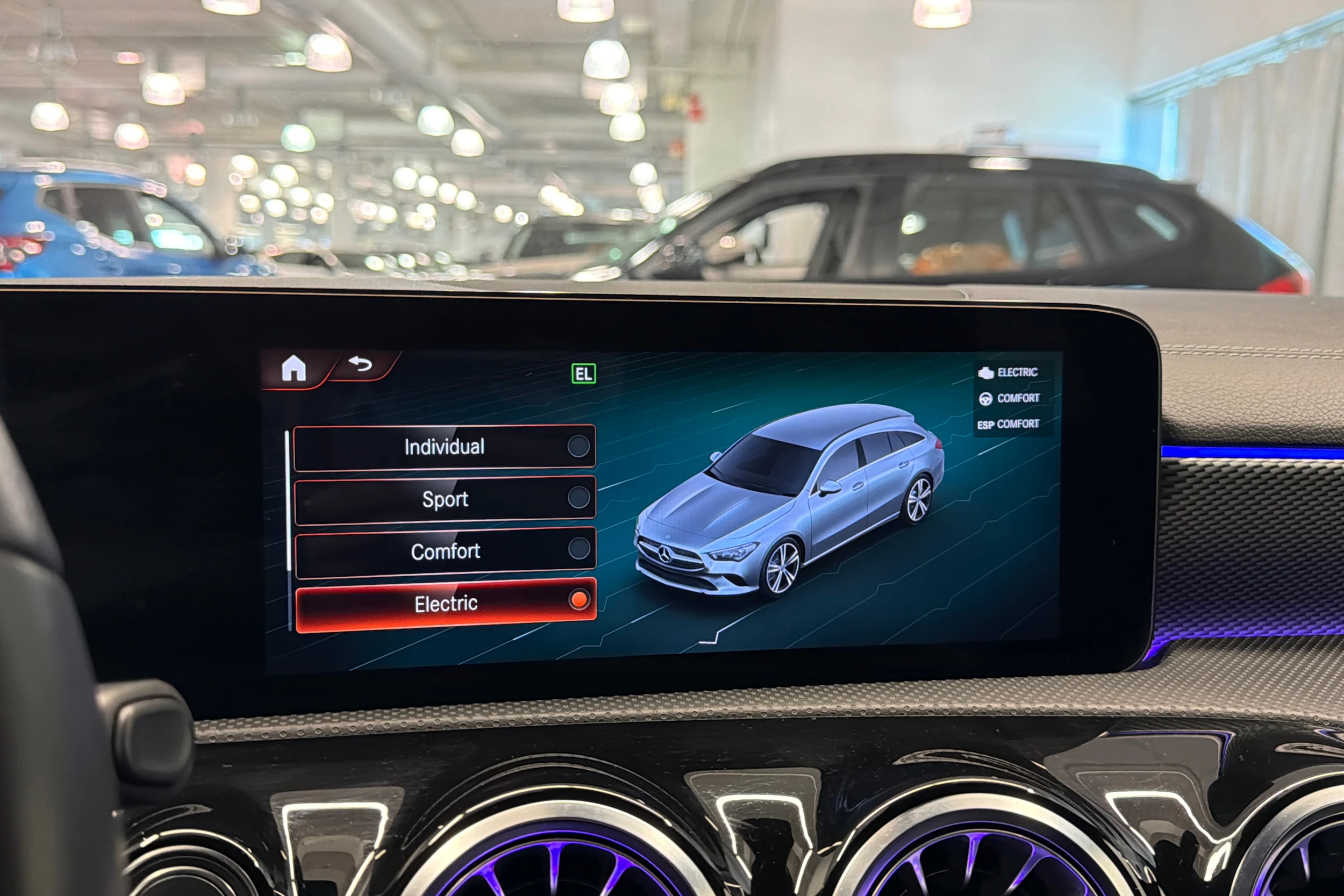 musta Mercedes-Benz CLA 2023 kuva 27.