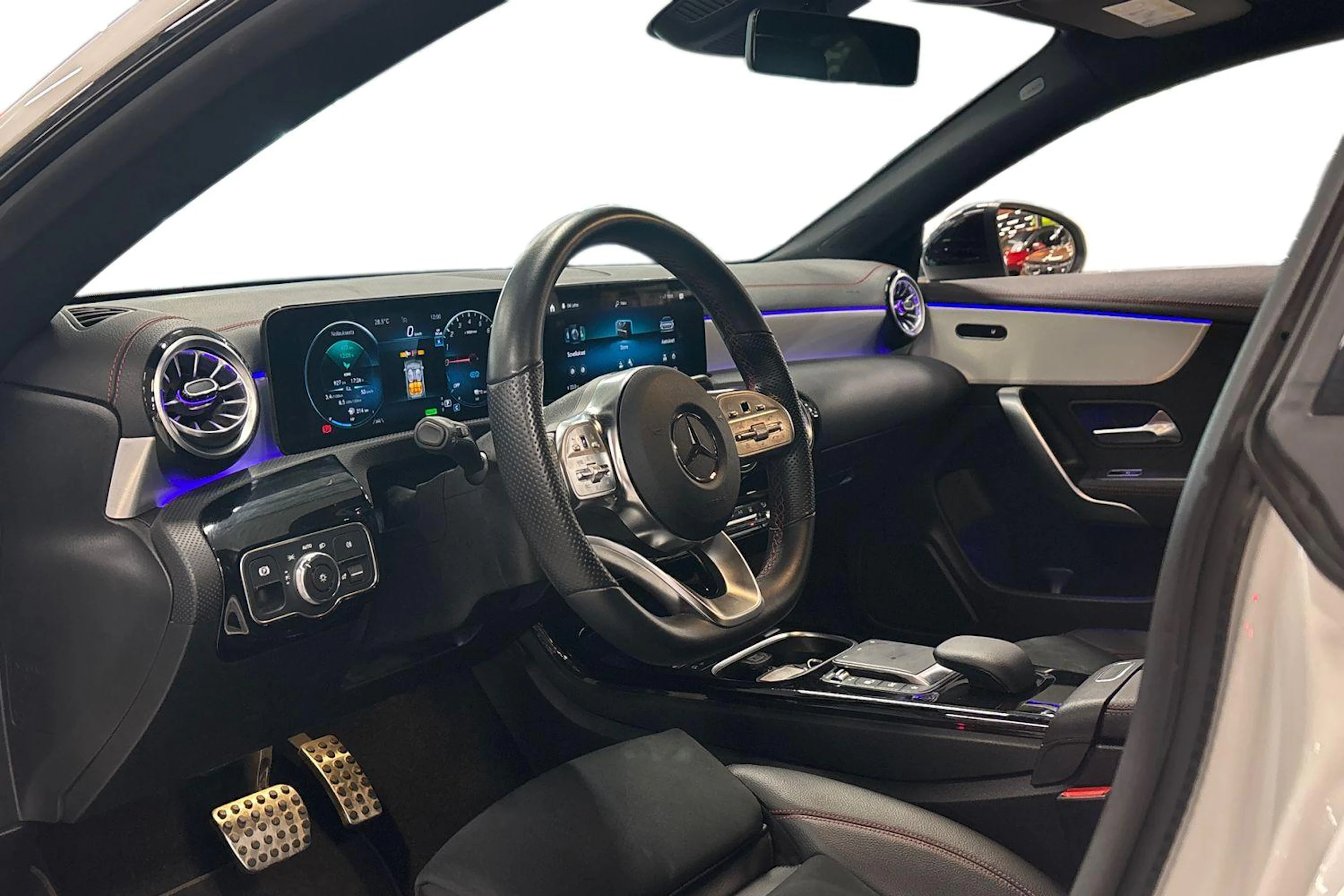 valkoinen Mercedes-Benz CLA 2023 kuva 3.