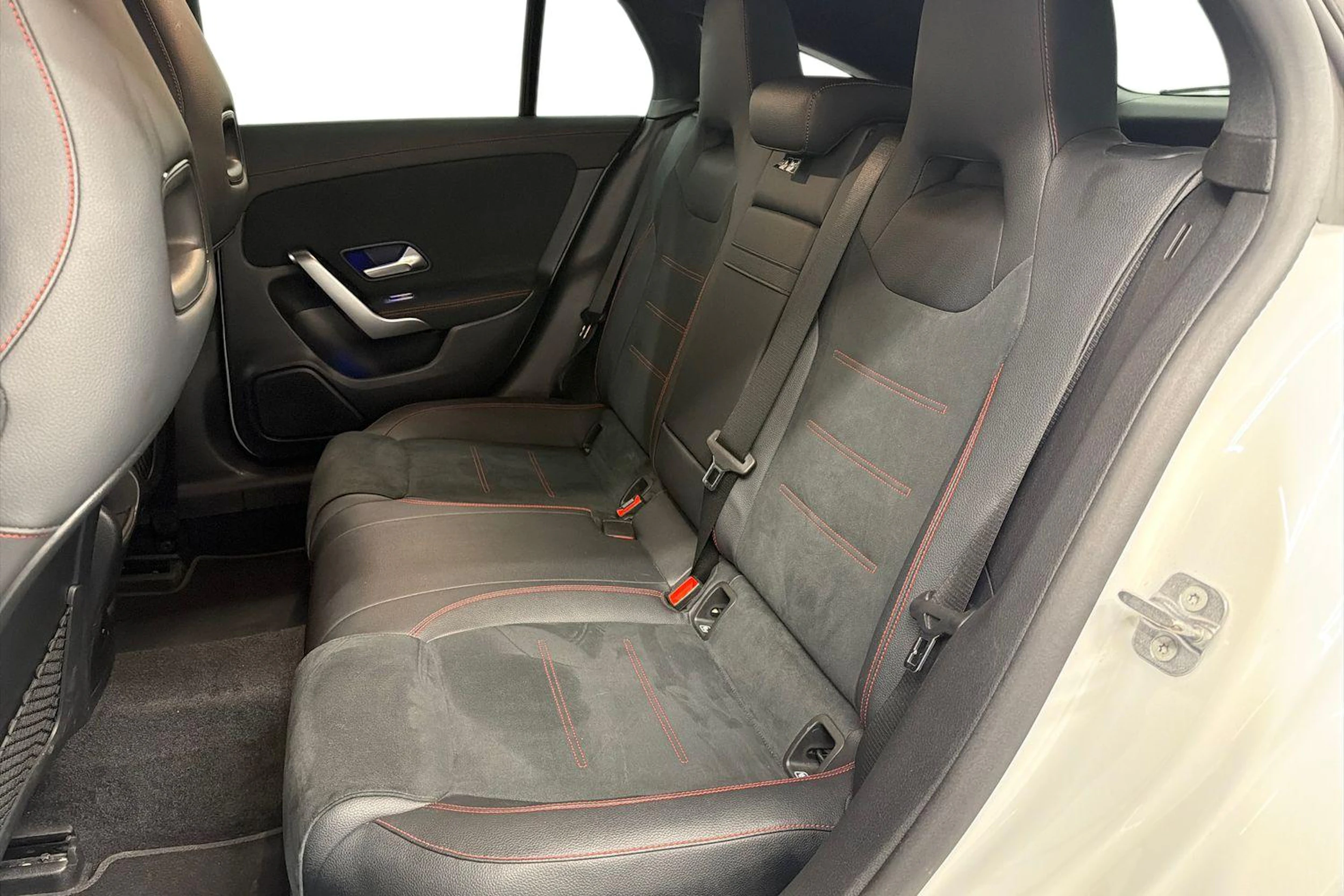 valkoinen Mercedes-Benz CLA 2023 kuva 8.