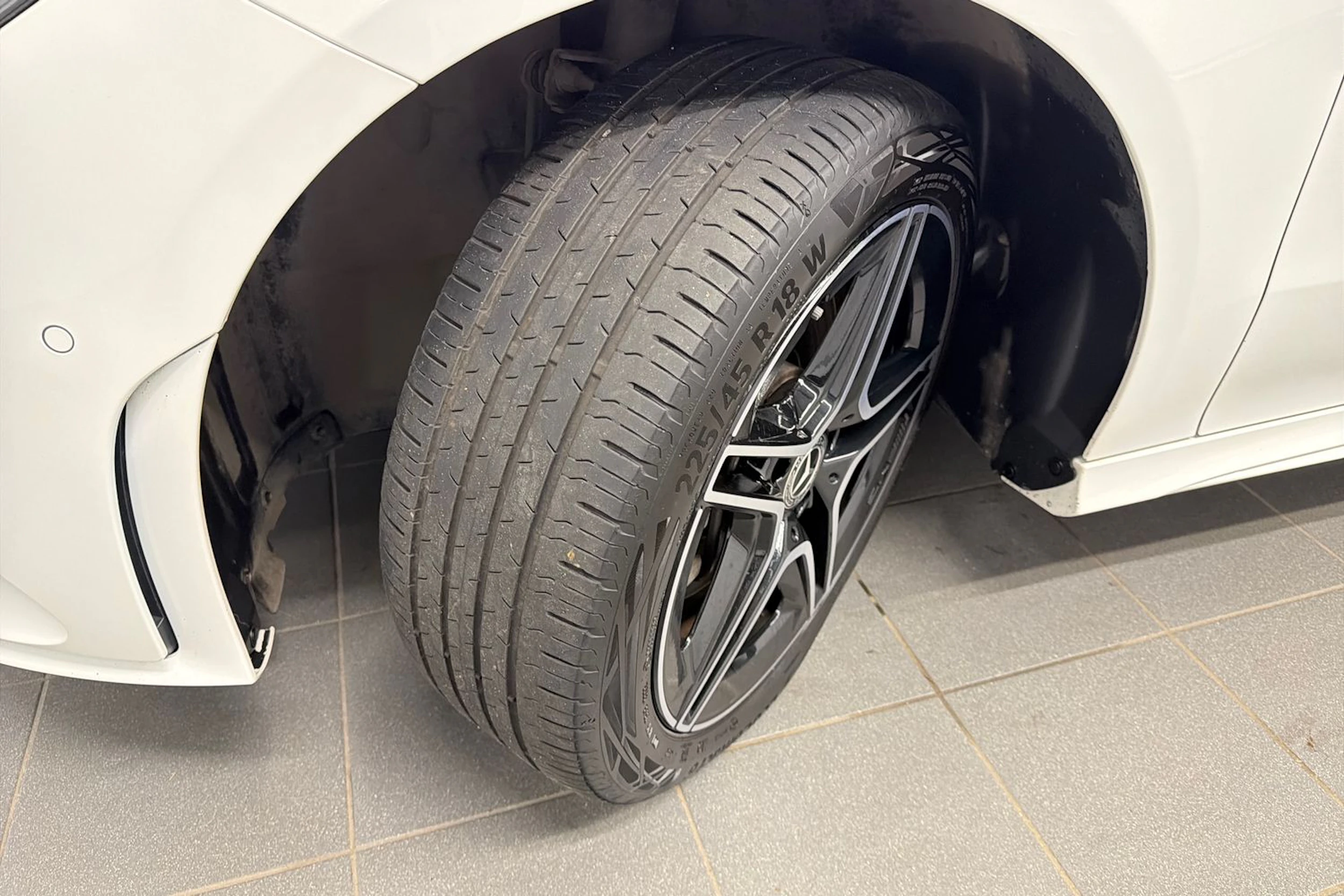 valkoinen Mercedes-Benz CLA 2023 kuva 10.