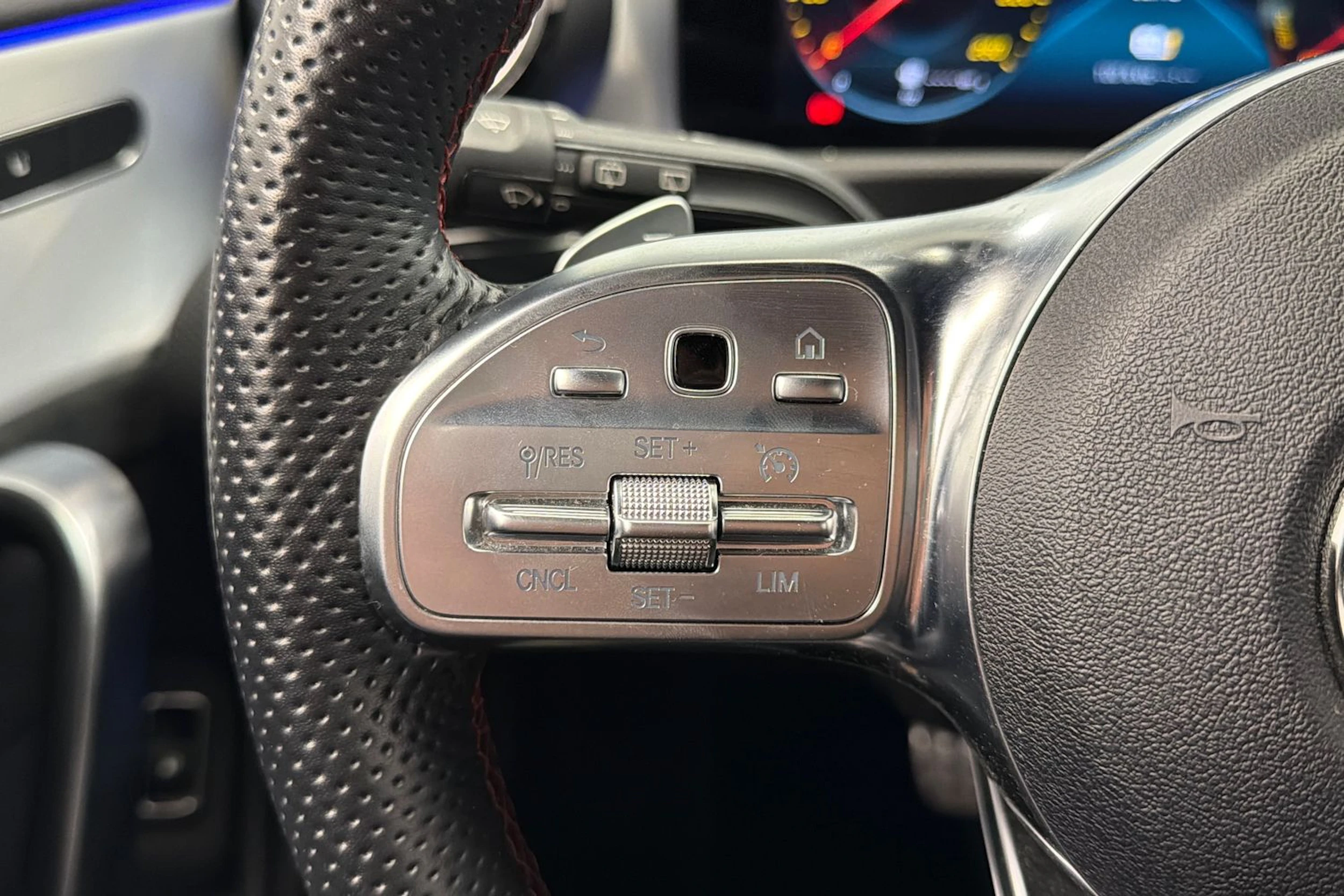 valkoinen Mercedes-Benz CLA 2023 kuva 16.