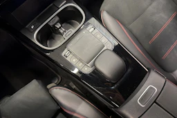 valkoinen Mercedes-Benz CLA 2023 kuva 24.