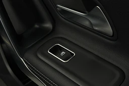 musta Mercedes-Benz CLA 2023 kuva 18.