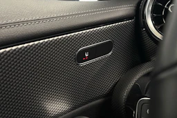 musta Mercedes-Benz CLA 2023 kuva 28.