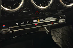 musta Mercedes-Benz CLA 2023 kuva 40.