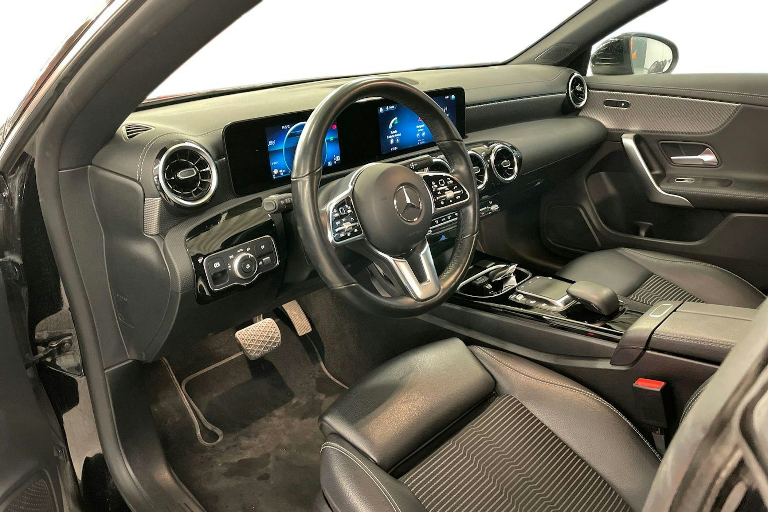 musta Mercedes-Benz CLA 2023 kuva 7.