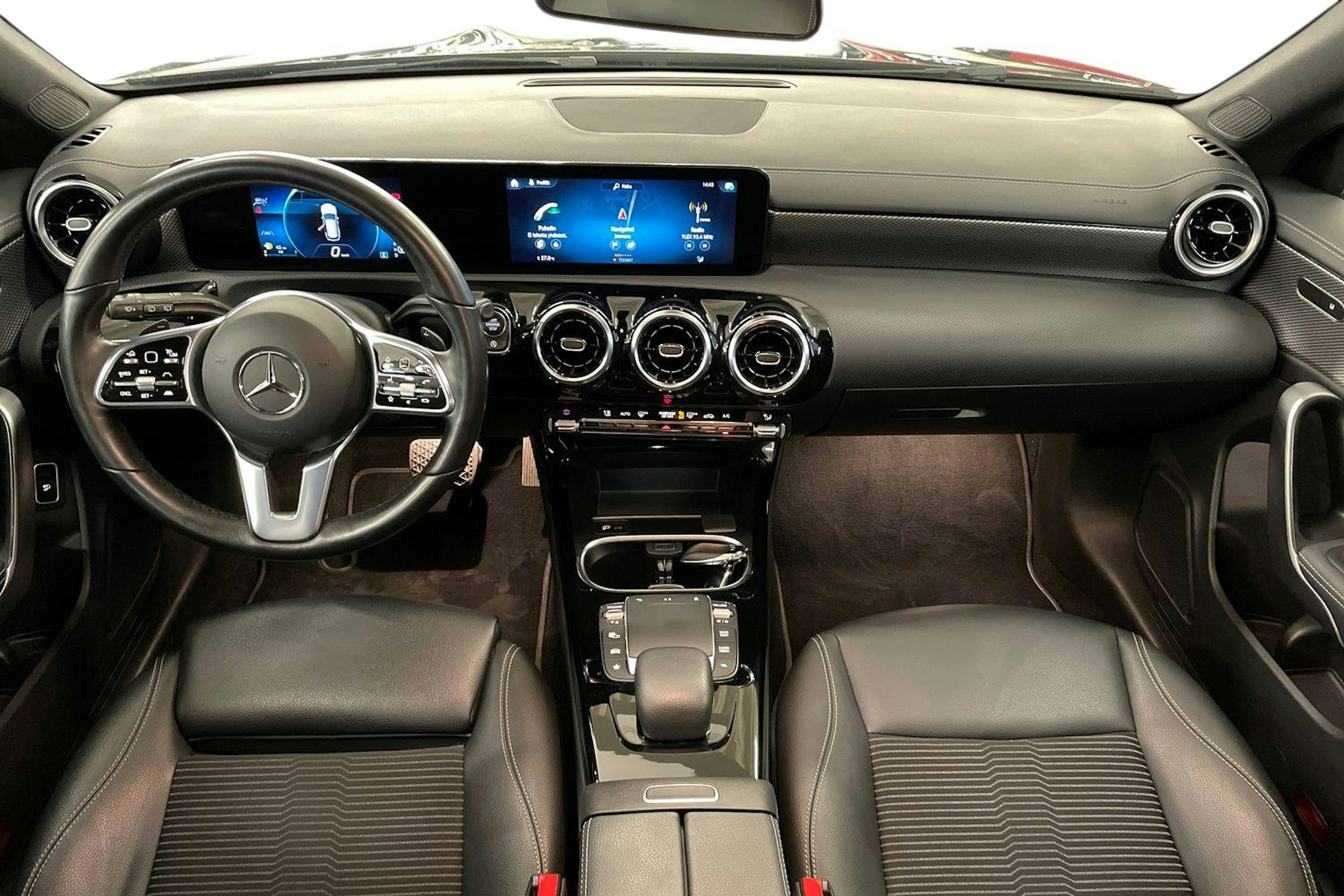 musta Mercedes-Benz CLA 2023 kuva 9.