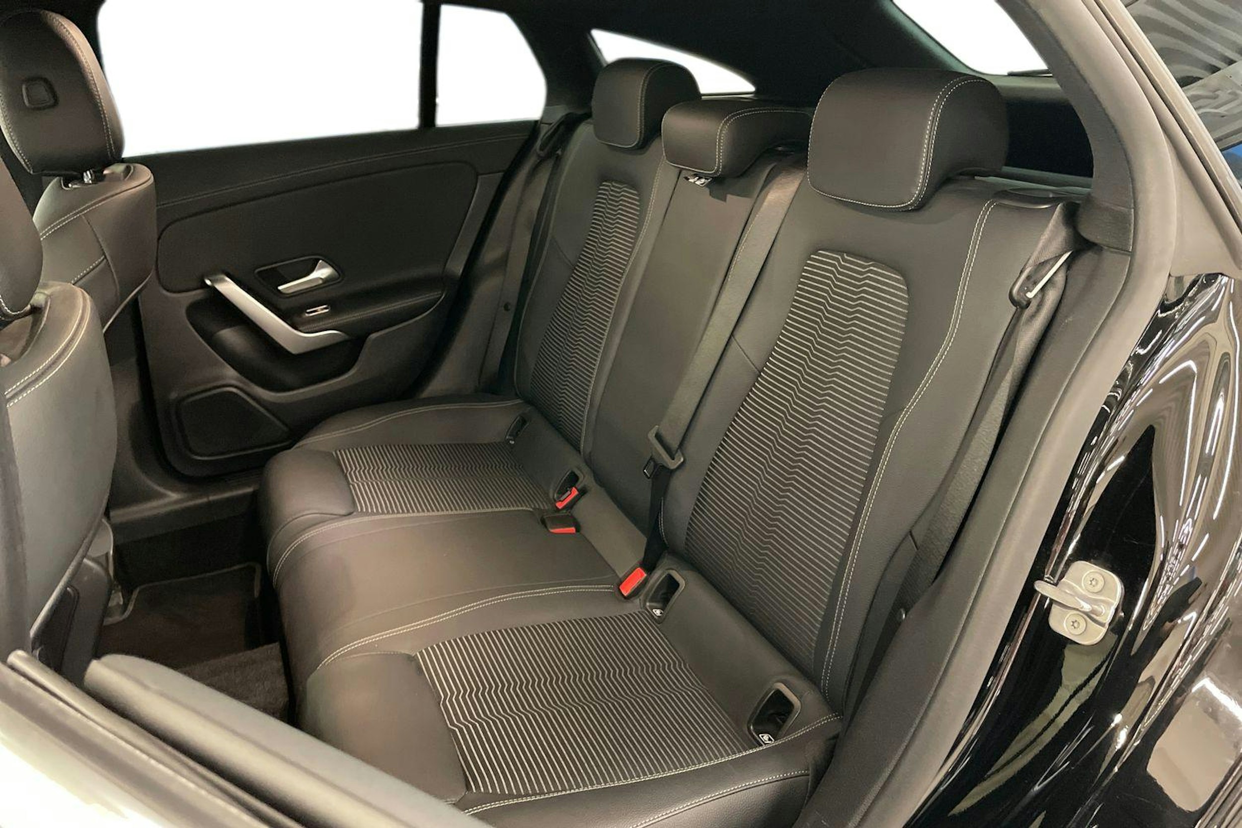 musta Mercedes-Benz CLA 2023 kuva 10.