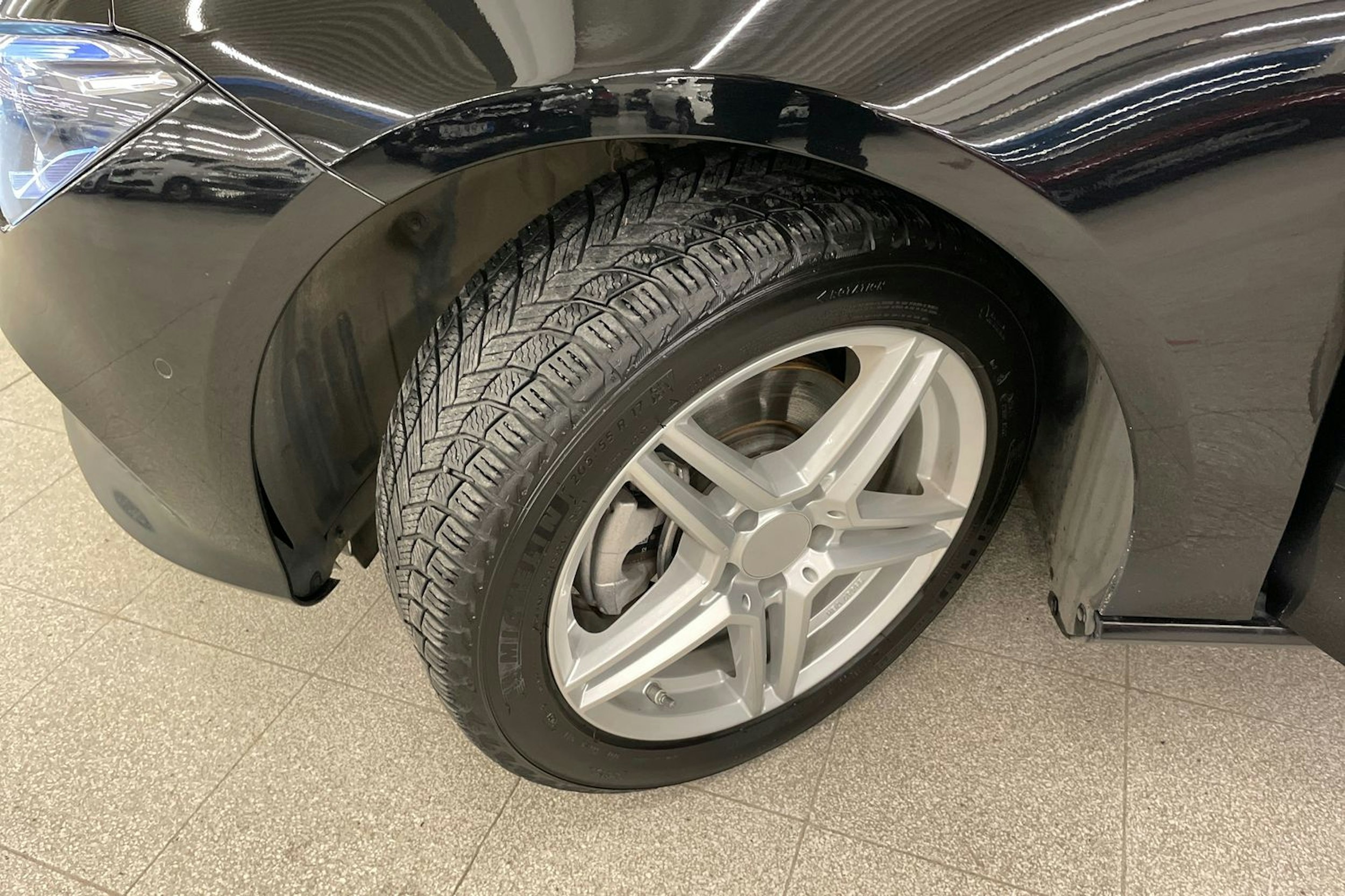 musta Mercedes-Benz CLA 2023 kuva 13.