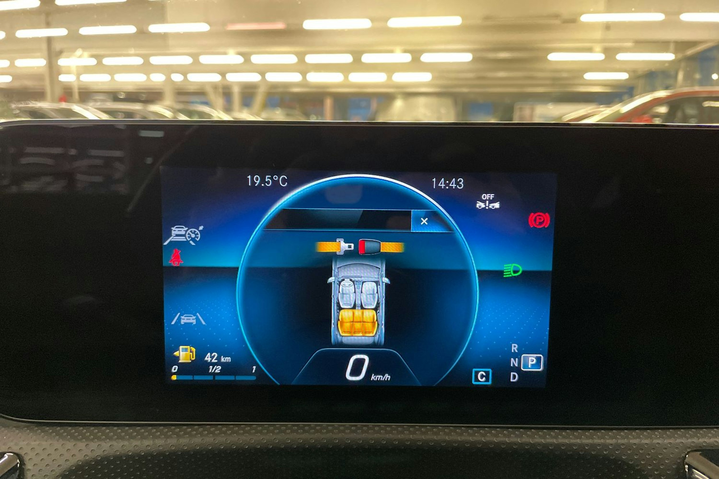 musta Mercedes-Benz CLA 2023 kuva 14.