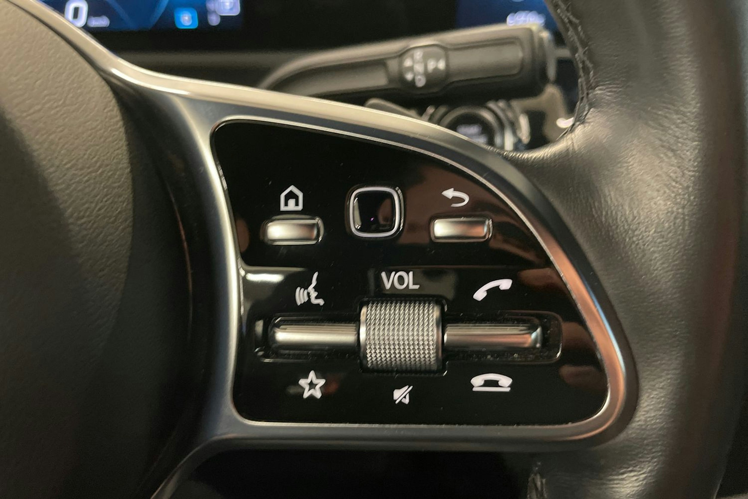 musta Mercedes-Benz CLA 2023 kuva 16.