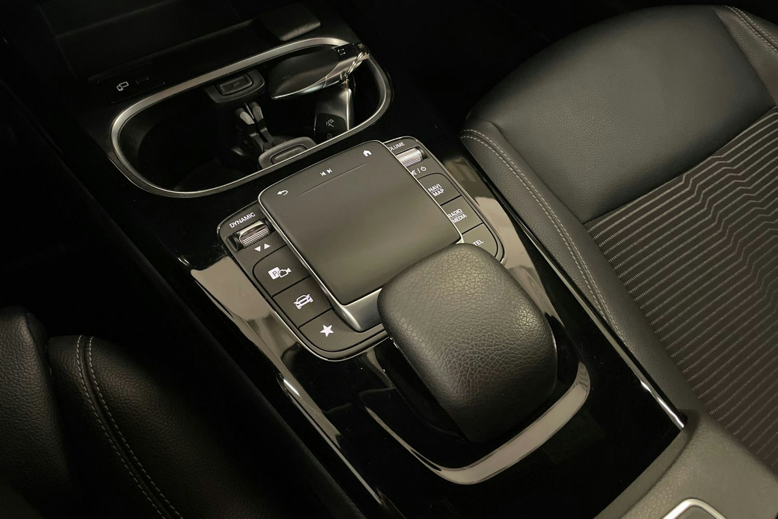 musta Mercedes-Benz CLA 2023 kuva 21.