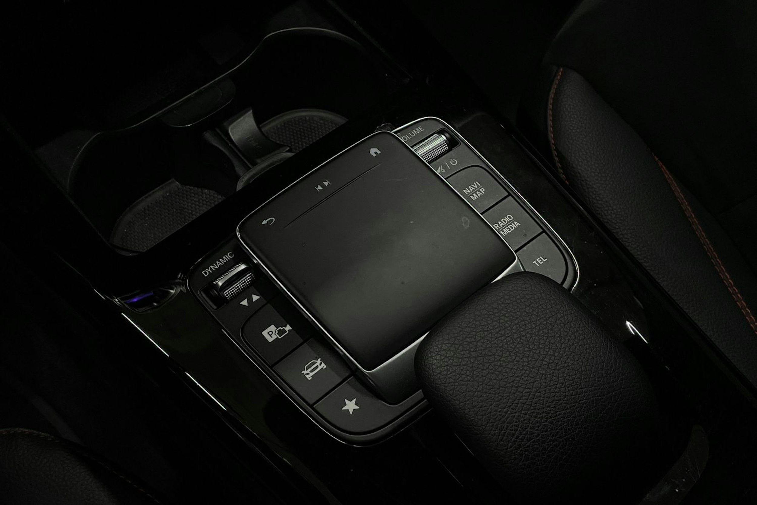 musta Mercedes-Benz CLA 2023 kuva 18.